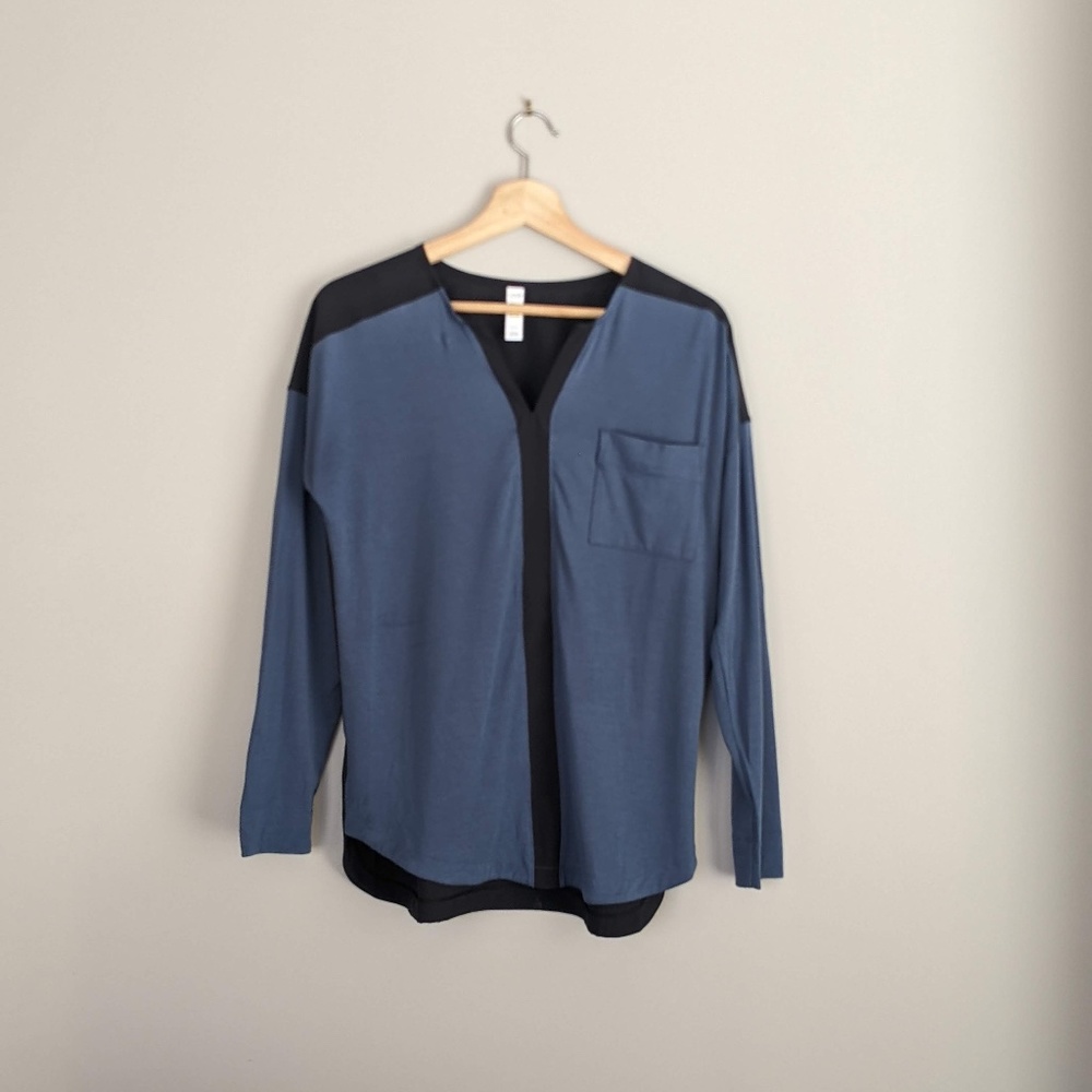 Lolë blue colour block long-sleeve v-neck shirt, size XS